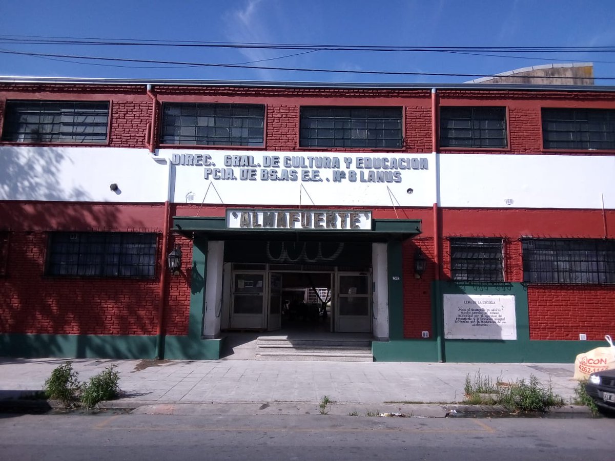 Fachada de la escuela